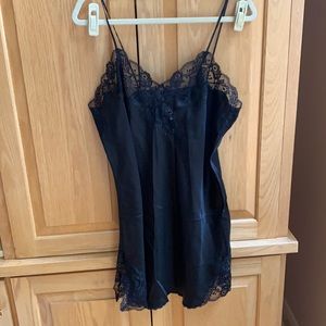 NWOT BLACK PURE SILK SHORT NEGLIGEE